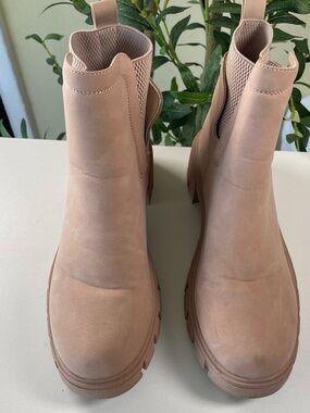 Women's Chunky Chelsea Boot in Blush Pink